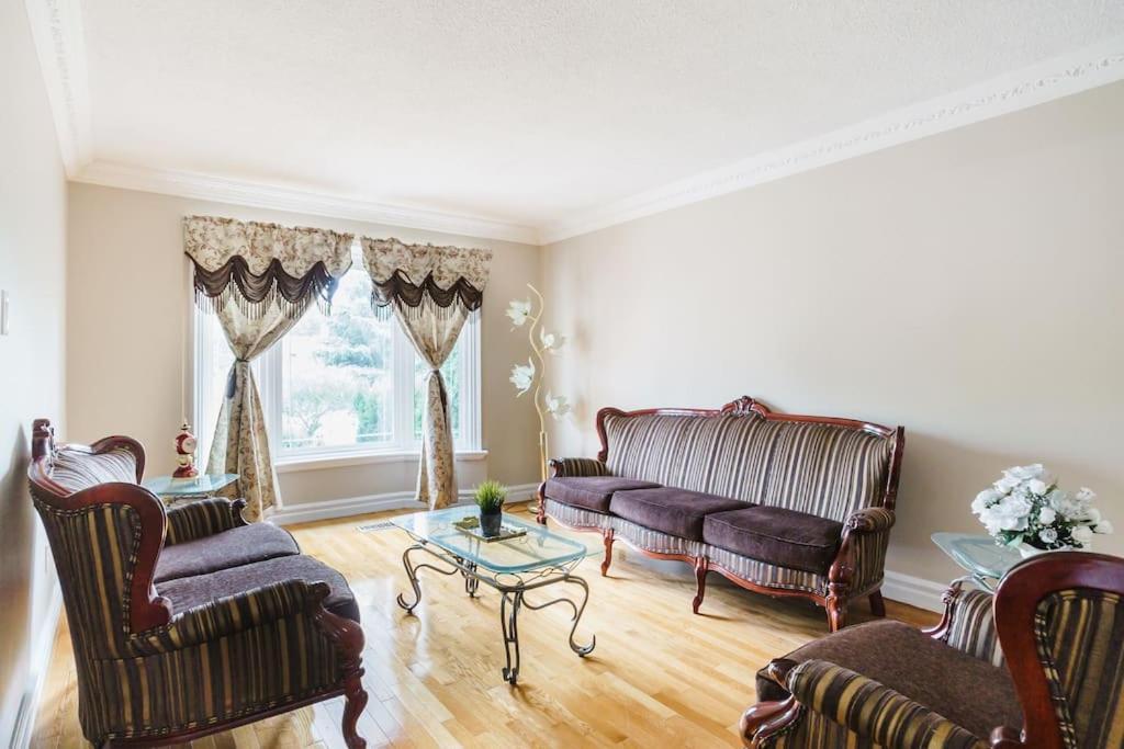 Beautiful Home 4 Bed, 3 Bath, Garage, Backyard! Миссиссага Экстерьер фото