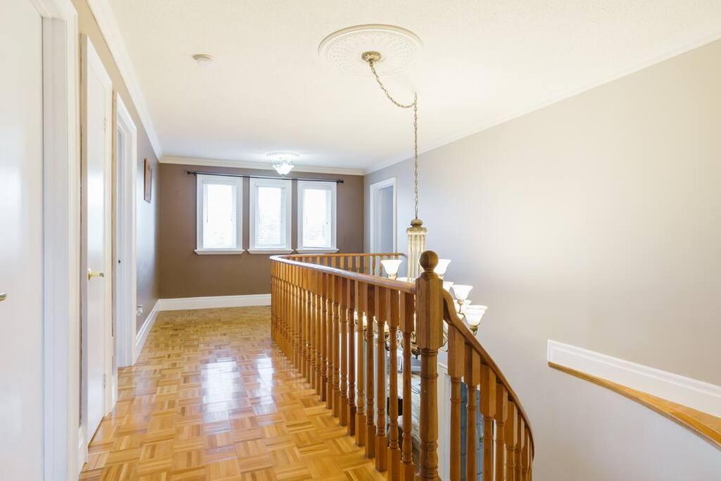 Beautiful Home 4 Bed, 3 Bath, Garage, Backyard! Миссиссага Экстерьер фото