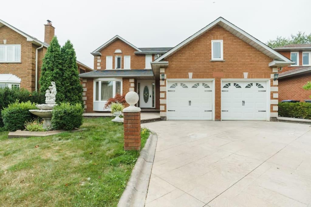 Beautiful Home 4 Bed, 3 Bath, Garage, Backyard! Миссиссага Экстерьер фото