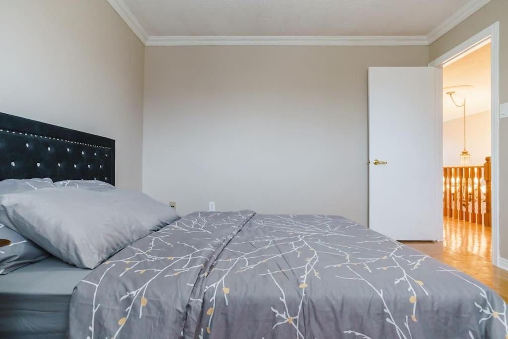 Beautiful Home 4 Bed, 3 Bath, Garage, Backyard! Миссиссага Экстерьер фото