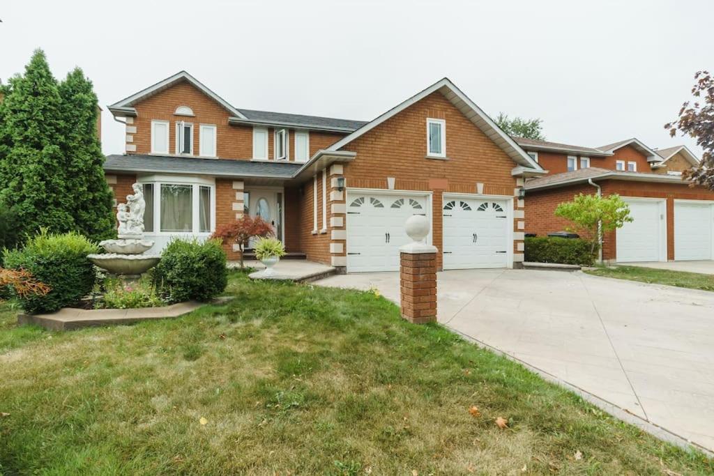 Beautiful Home 4 Bed, 3 Bath, Garage, Backyard! Миссиссага Экстерьер фото