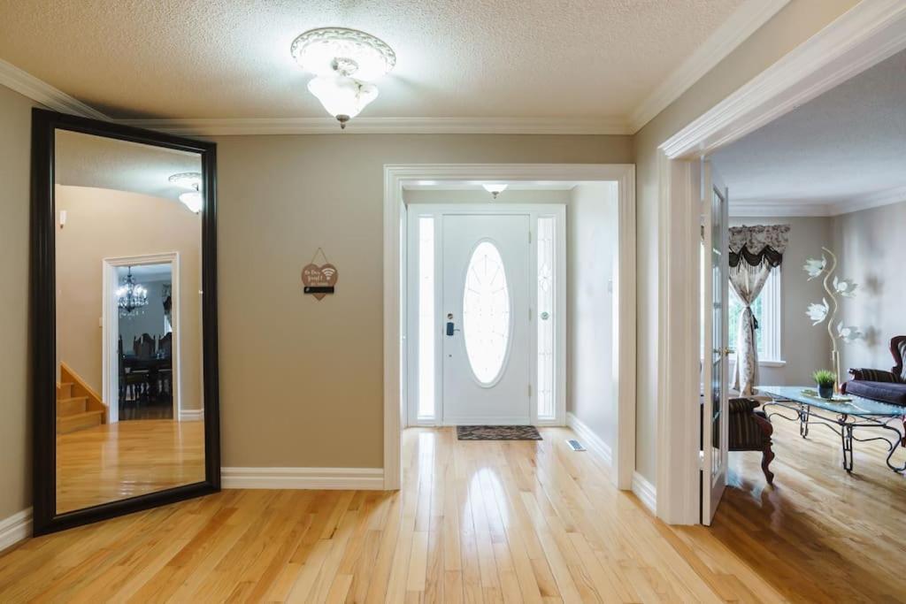 Beautiful Home 4 Bed, 3 Bath, Garage, Backyard! Миссиссага Экстерьер фото