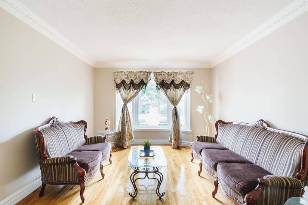 Beautiful Home 4 Bed, 3 Bath, Garage, Backyard! Миссиссага Экстерьер фото