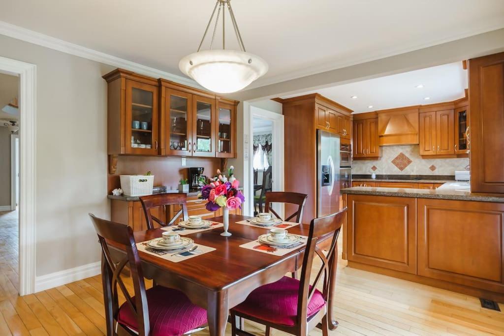 Beautiful Home 4 Bed, 3 Bath, Garage, Backyard! Миссиссага Экстерьер фото
