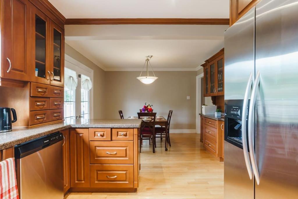 Beautiful Home 4 Bed, 3 Bath, Garage, Backyard! Миссиссага Экстерьер фото
