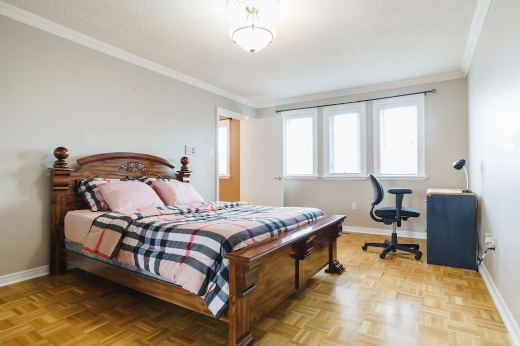 Beautiful Home 4 Bed, 3 Bath, Garage, Backyard! Миссиссага Экстерьер фото