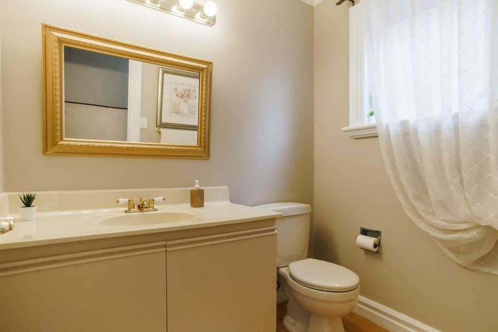 Beautiful Home 4 Bed, 3 Bath, Garage, Backyard! Миссиссага Экстерьер фото