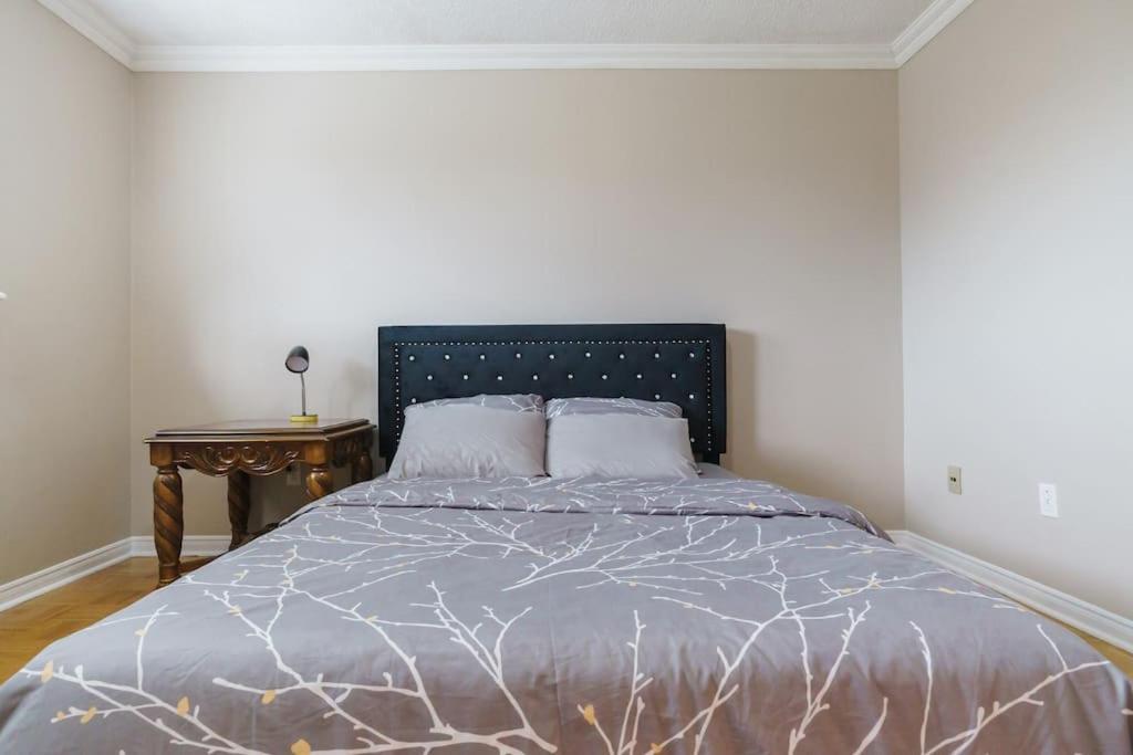 Beautiful Home 4 Bed, 3 Bath, Garage, Backyard! Миссиссага Экстерьер фото