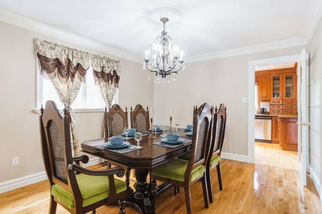 Beautiful Home 4 Bed, 3 Bath, Garage, Backyard! Миссиссага Экстерьер фото
