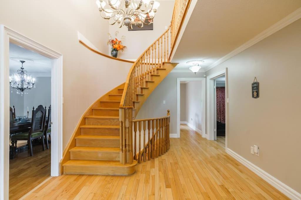 Beautiful Home 4 Bed, 3 Bath, Garage, Backyard! Миссиссага Экстерьер фото
