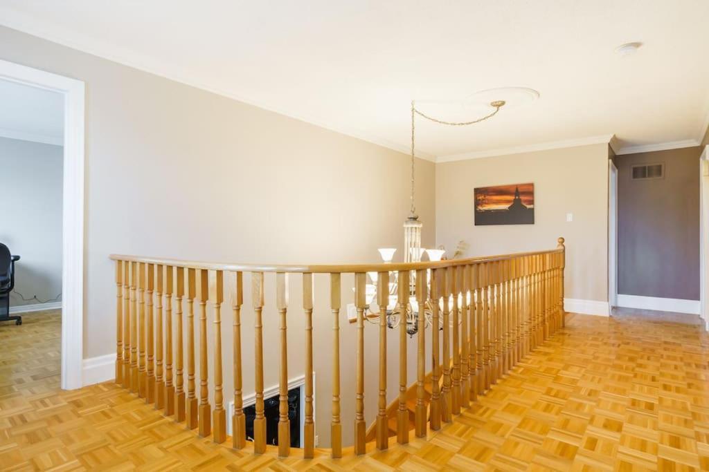 Beautiful Home 4 Bed, 3 Bath, Garage, Backyard! Миссиссага Экстерьер фото