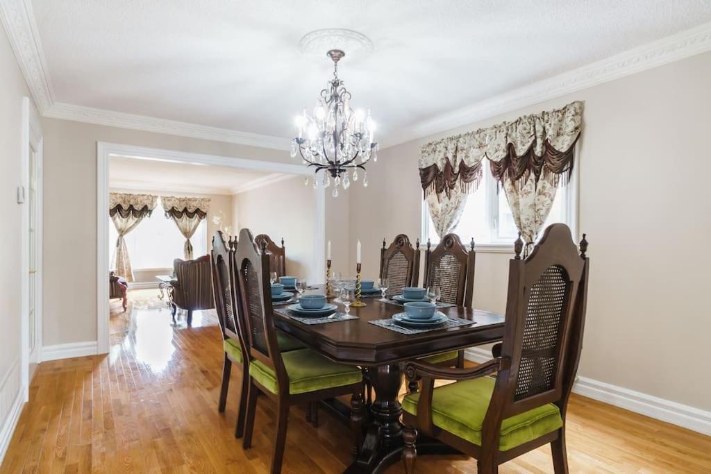 Beautiful Home 4 Bed, 3 Bath, Garage, Backyard! Миссиссага Экстерьер фото