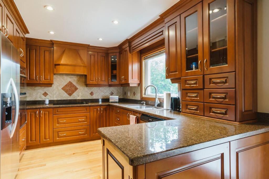 Beautiful Home 4 Bed, 3 Bath, Garage, Backyard! Миссиссага Экстерьер фото