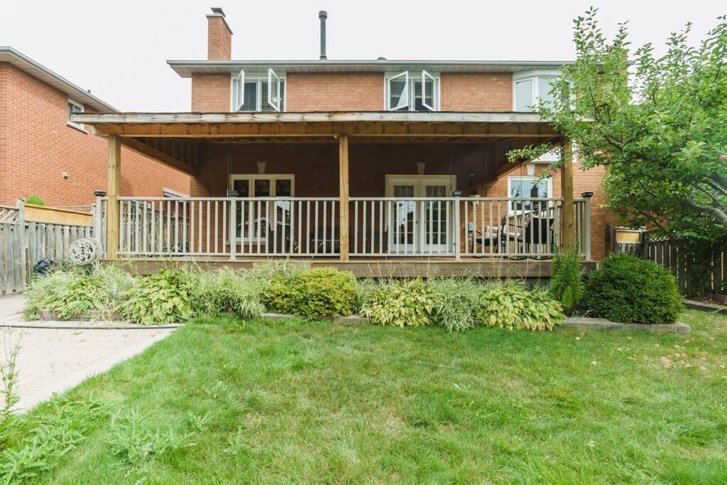 Beautiful Home 4 Bed, 3 Bath, Garage, Backyard! Миссиссага Экстерьер фото