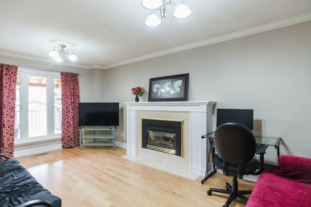 Beautiful Home 4 Bed, 3 Bath, Garage, Backyard! Миссиссага Экстерьер фото